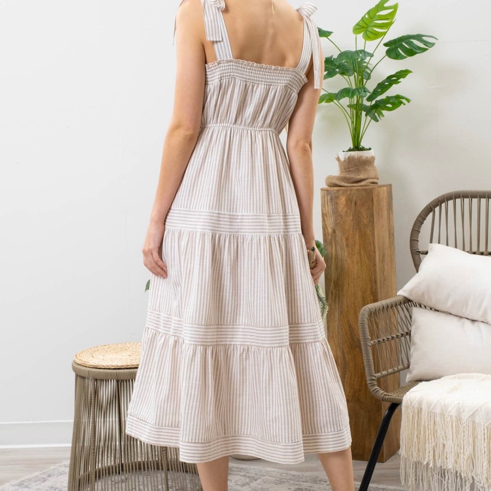 ✨LAST ONE✨ Tan & white stripped dress - Picture 4 of 4
